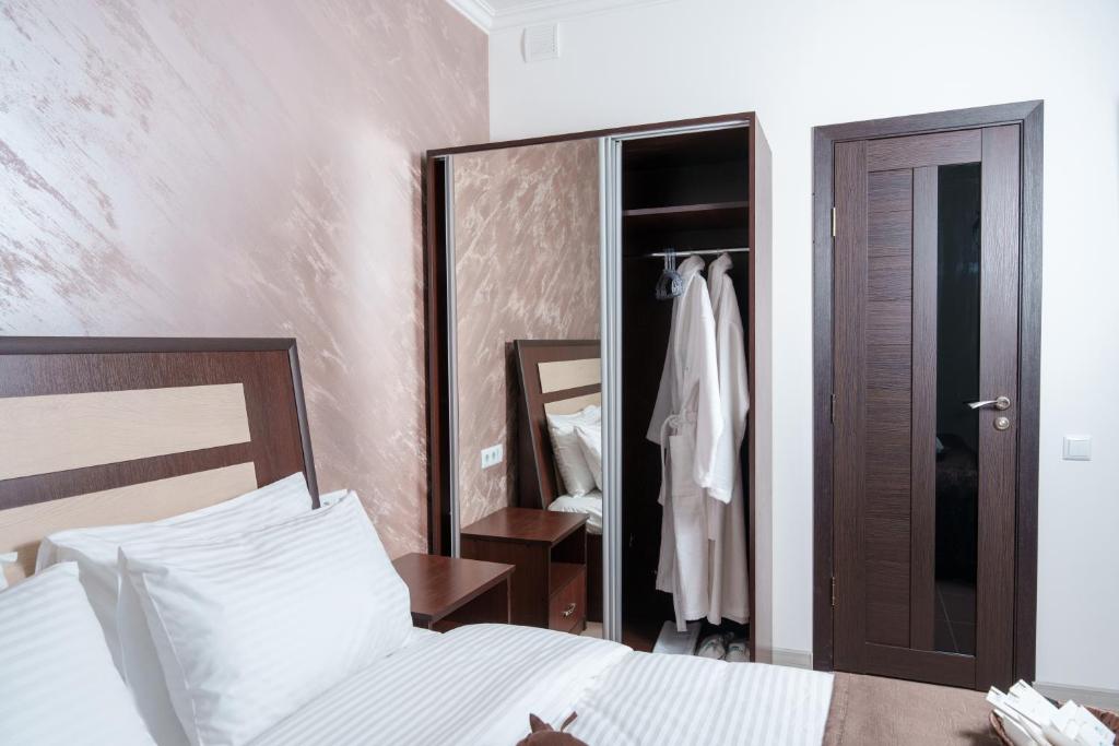 Postel nebo postele na pokoji v ubytování Visota 1880 Hotel Tsaghkadzor