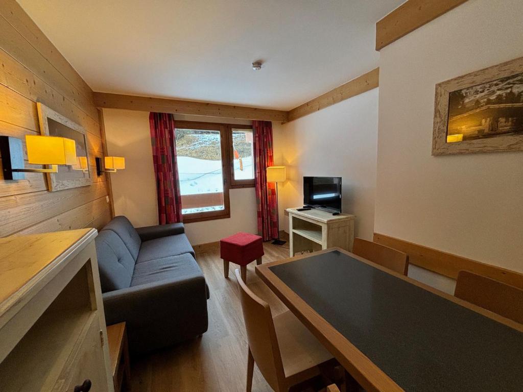 Charmant 2 pièces pour 4 aux Menuires, pied des pistes, proche commerces et piscine - FR-1-452-290