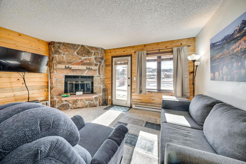 Posezení v ubytování 2 Mi to Granby Ranch Mtn-View Studio with Perks