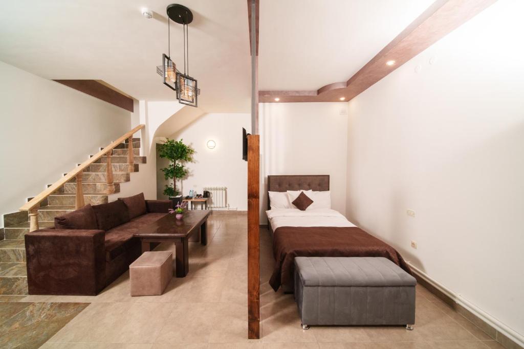 Postel nebo postele na pokoji v ubytování Visota 1880 Hotel Tsaghkadzor