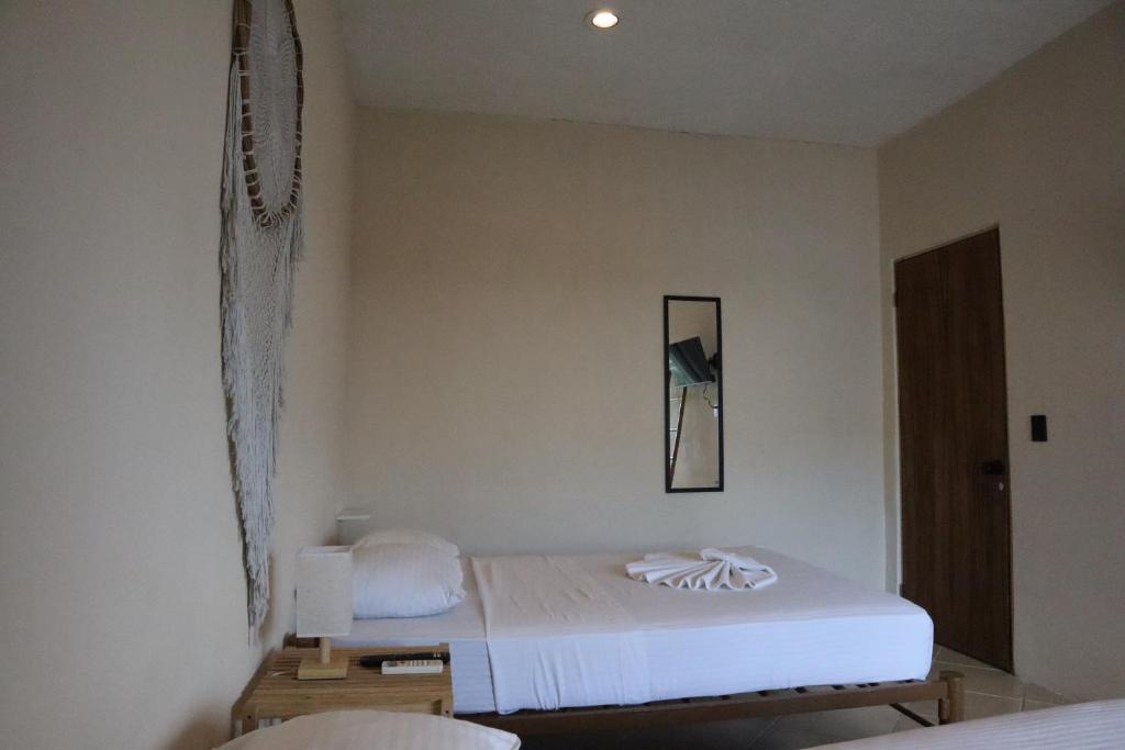 Postel nebo postele na pokoji v ubytování 3B Wellness Hotel & Hostel Adults Only
