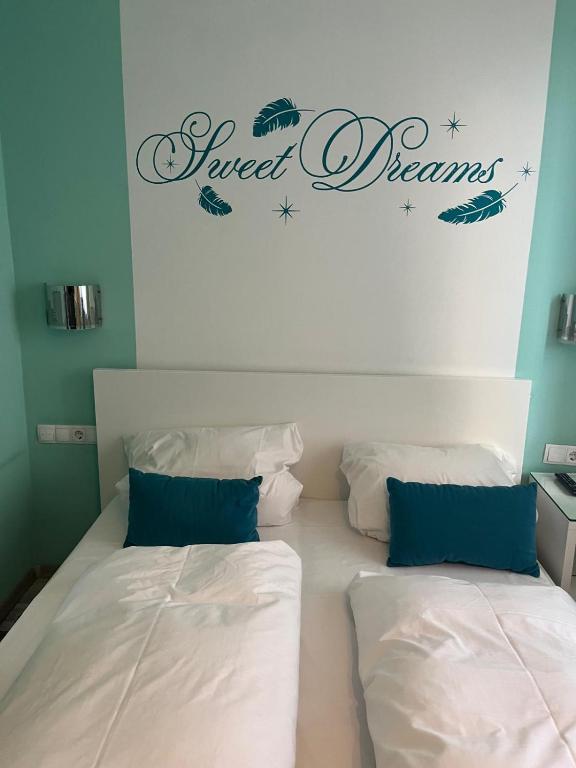 Postel nebo postele na pokoji v ubytování Hotel Höhn