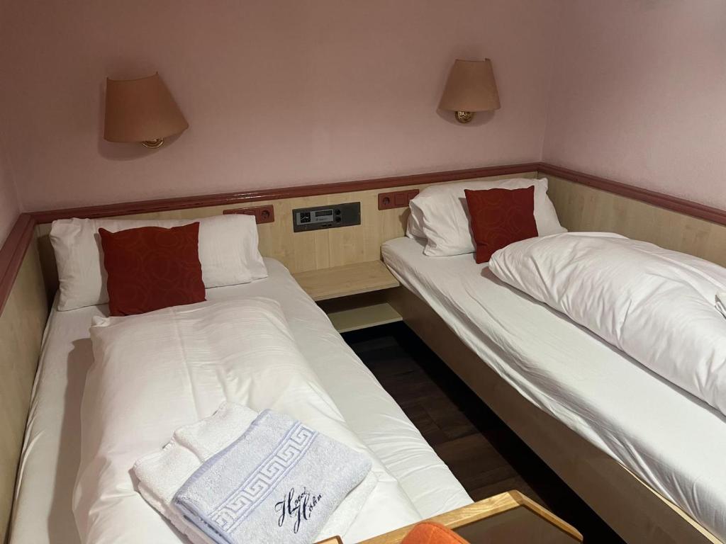Postel nebo postele na pokoji v ubytování Hotel Höhn