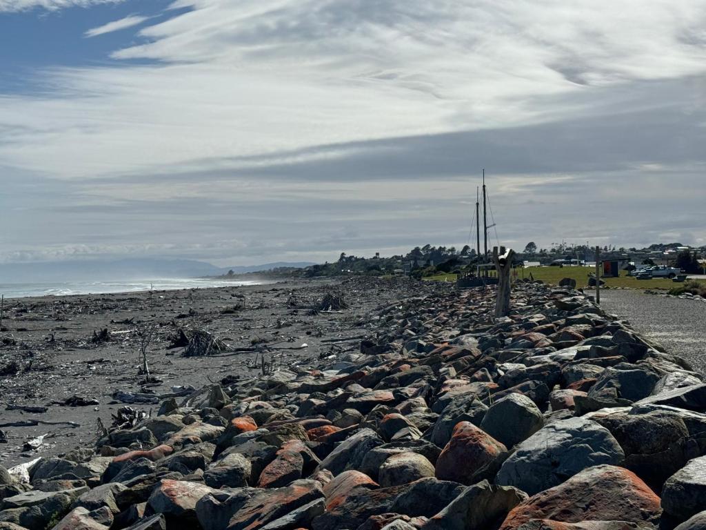 On the Beach - Resim 11