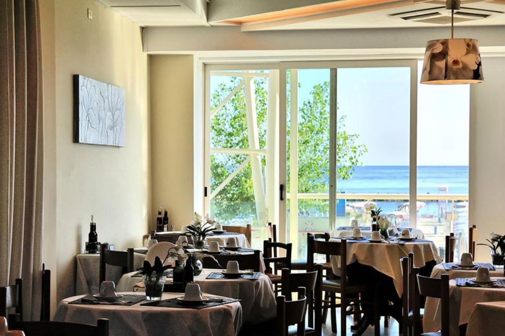 Restaurace v ubytování Hotel Thea