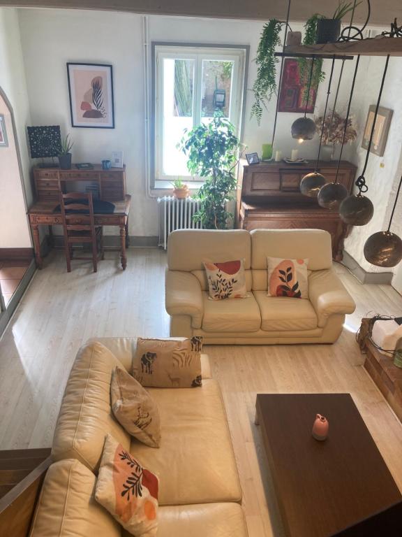 Posezení v ubytování Charme authentique à Corbas - Authentic Charm in Corbas - 120m2 of Comfort-6 personnes