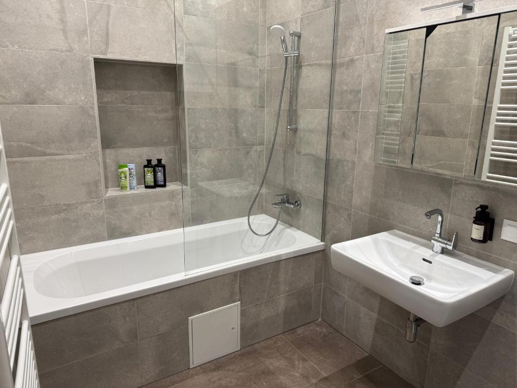 Ένα μπάνιο στο Elegant und Zentral - Apartment nahe Staatsoper und Altstadt