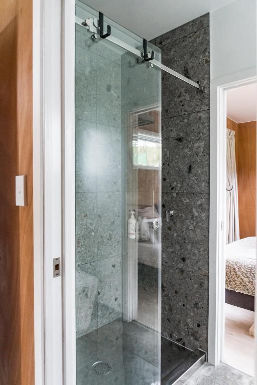 Ngahere Views - Rural Cabin 5 min drive to Raglan township - Resim 11