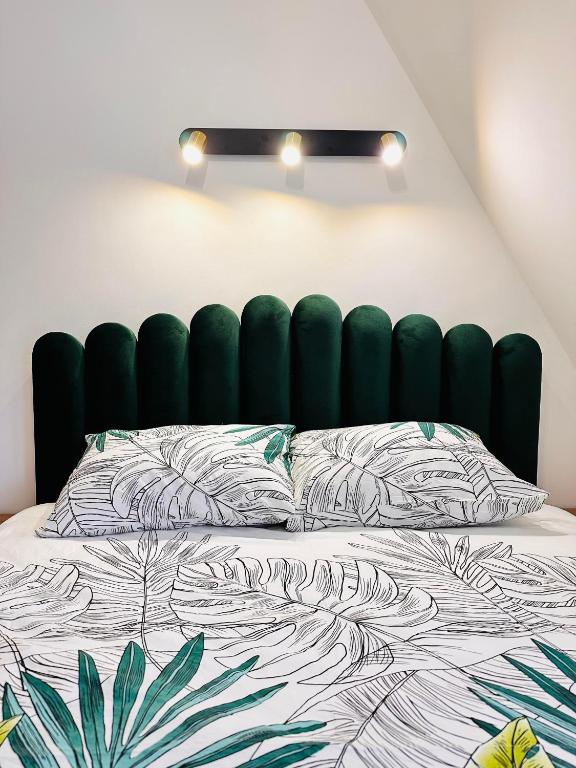 Postel nebo postele na pokoji v ubytování Lexi Green Hills apartman