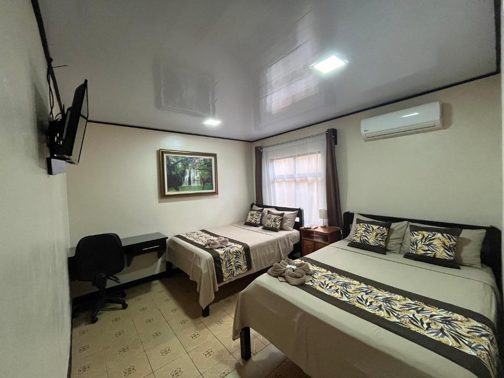 Postel nebo postele na pokoji v ubytování HOTEL DEL RiO
