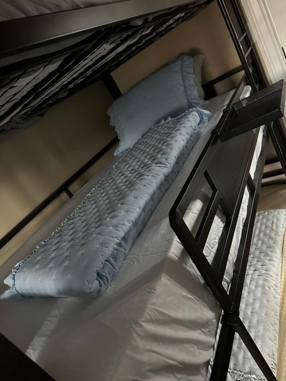 Postel nebo postele na pokoji v ubytování Ferry Hostel