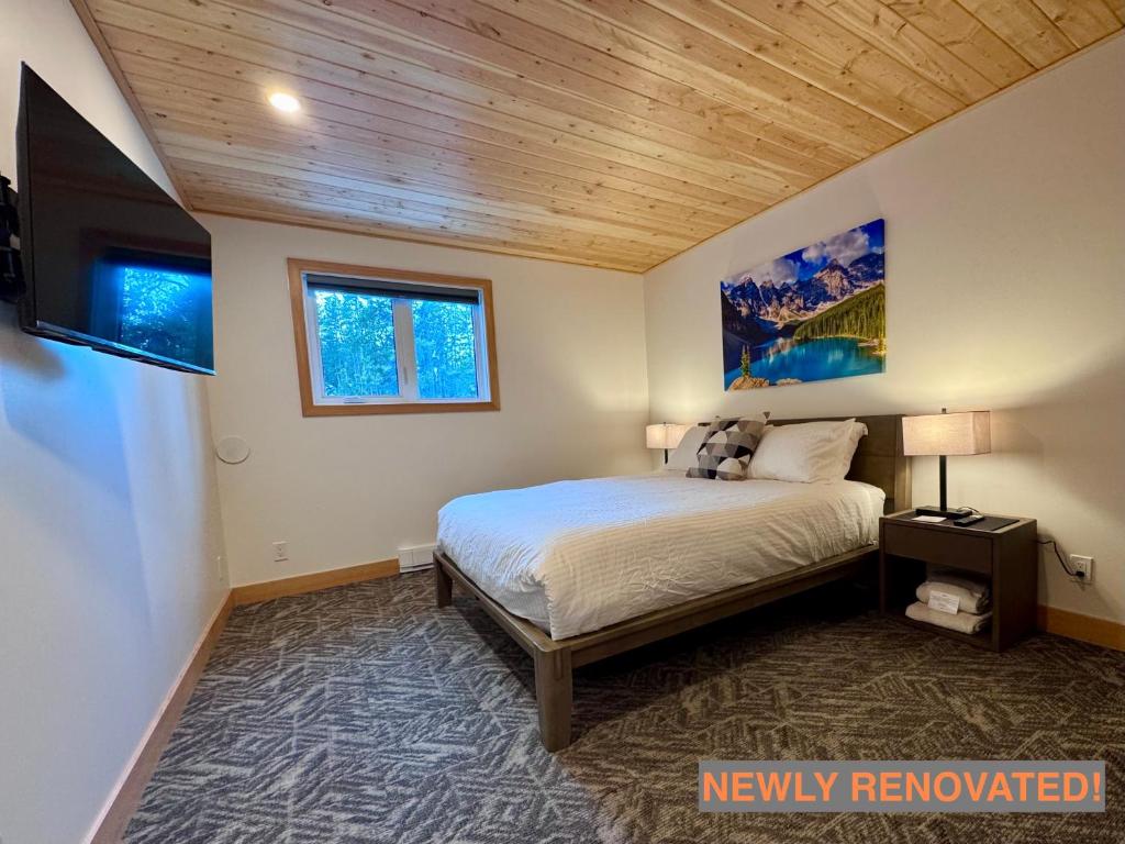 TV a/nebo společenská místnost v ubytování Elkhorn Lodge Vacation Rentals