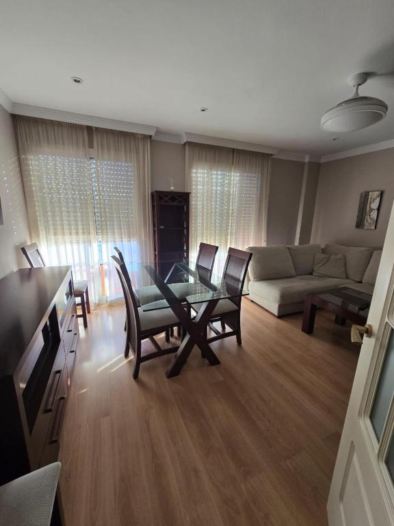 TV a/nebo společenská místnost v ubytování Plaza Apartment Parking Free
