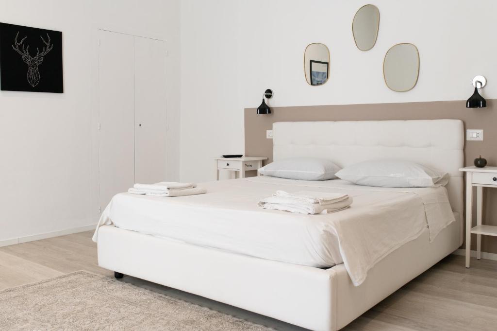A bed or beds in a room at b&b boutique suite bari
