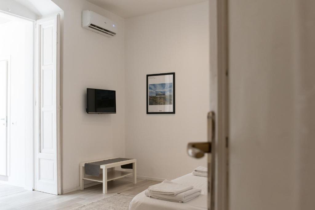 A television and/or entertainment centre at b&b boutique suite bari