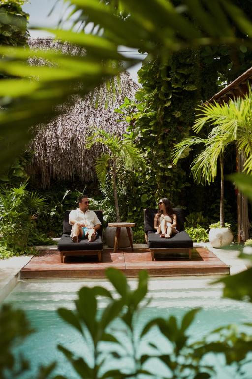 Um jardim no exterior de Colonte Hotel Origen