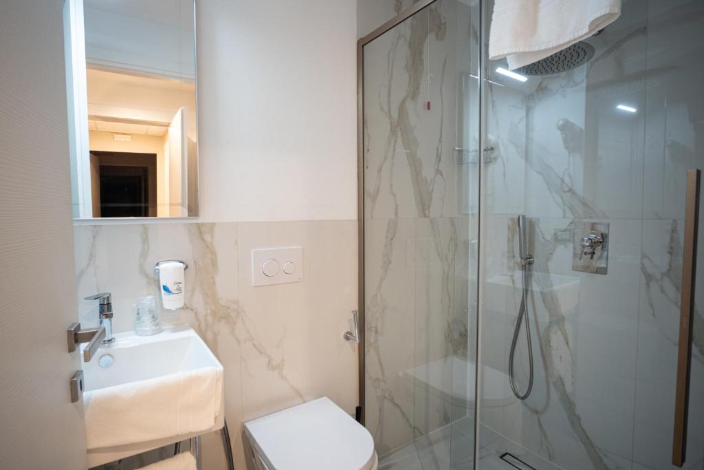 Koupelna v ubytování Cuneo Hotel