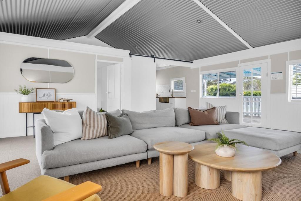 a living room with a couch and a table at Settlers Cottage and Settle Inn in Broadwater