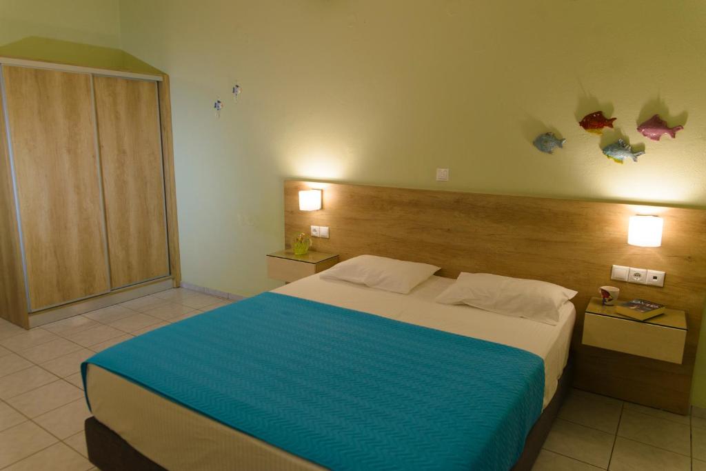 Postel nebo postele na pokoji v ubytování Aptera Beach