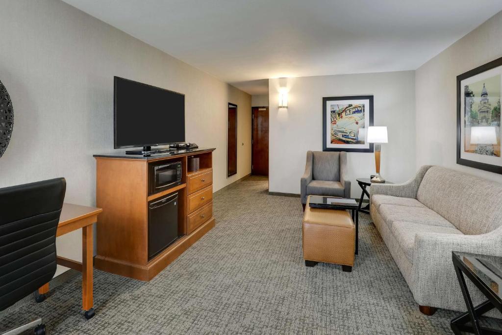 Drury Inn & Suites Springfield photo