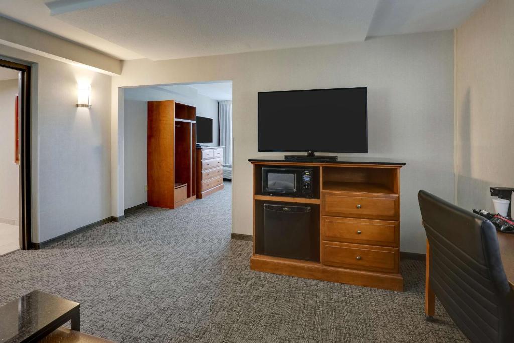 Drury Inn & Suites Springfield - Deluxe Kamer Met Kingsize Bed En Slaapbank