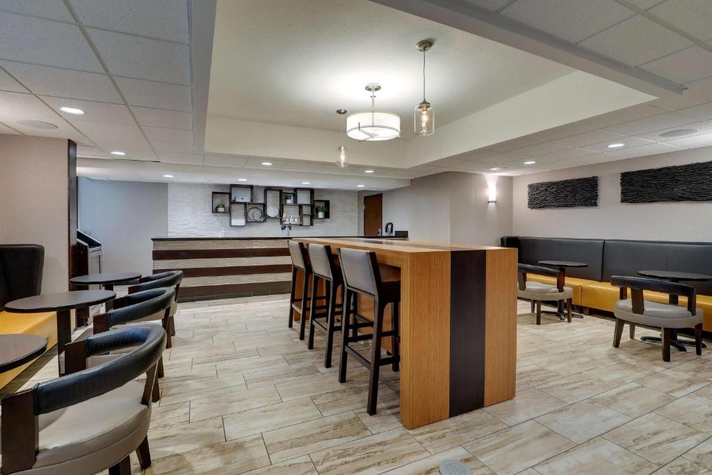 Drury Inn & Suites Springfield photo