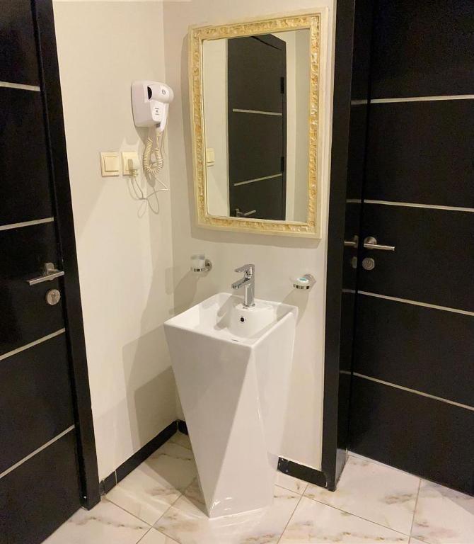 Koupelna v ubytování Opera Suites
