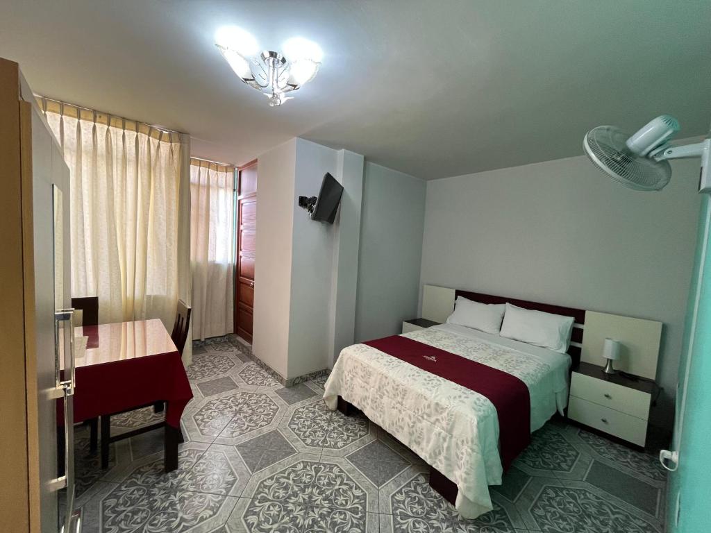 Postel nebo postele na pokoji v ubytování HOTEL AREQUIPA