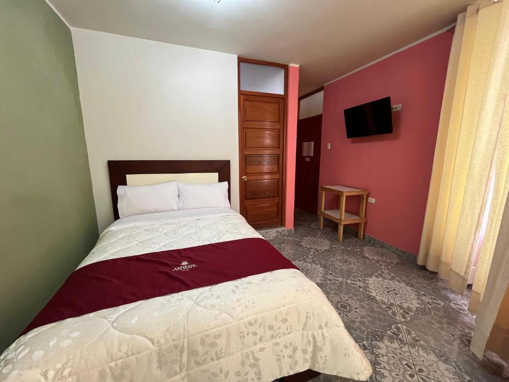 Postel nebo postele na pokoji v ubytování HOTEL AREQUIPA