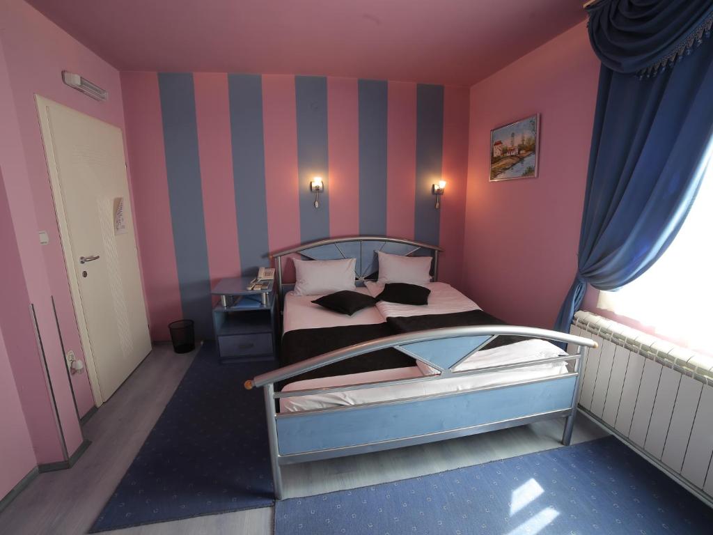 Postel nebo postele na pokoji v ubytování Hotel Ženeva