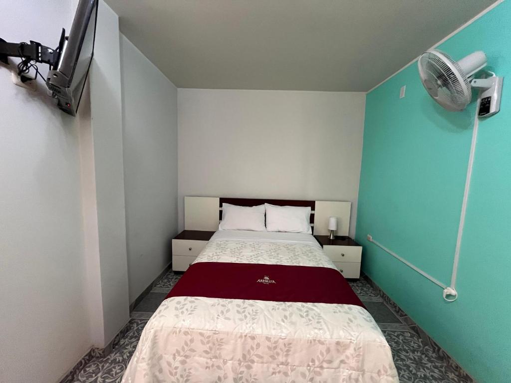 Postel nebo postele na pokoji v ubytování HOTEL AREQUIPA