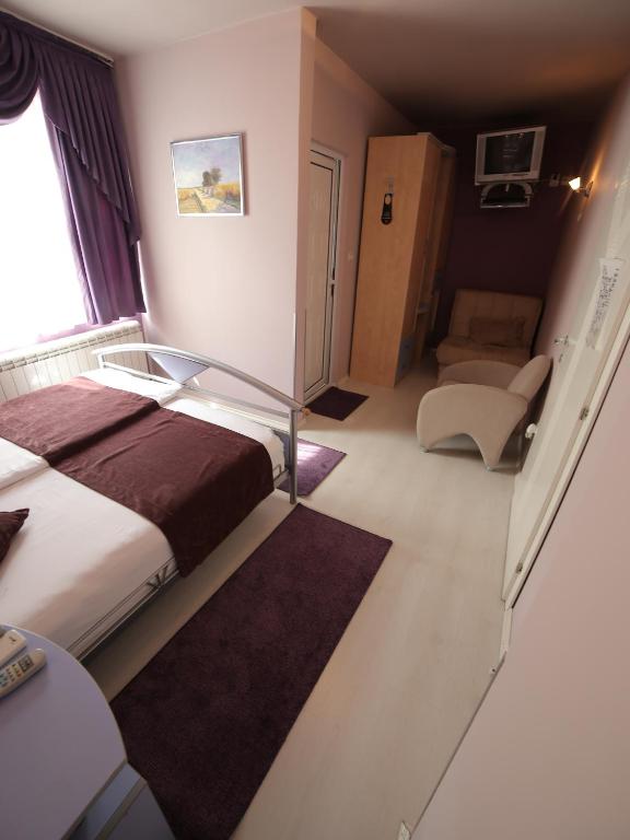 Postel nebo postele na pokoji v ubytování Hotel Ženeva