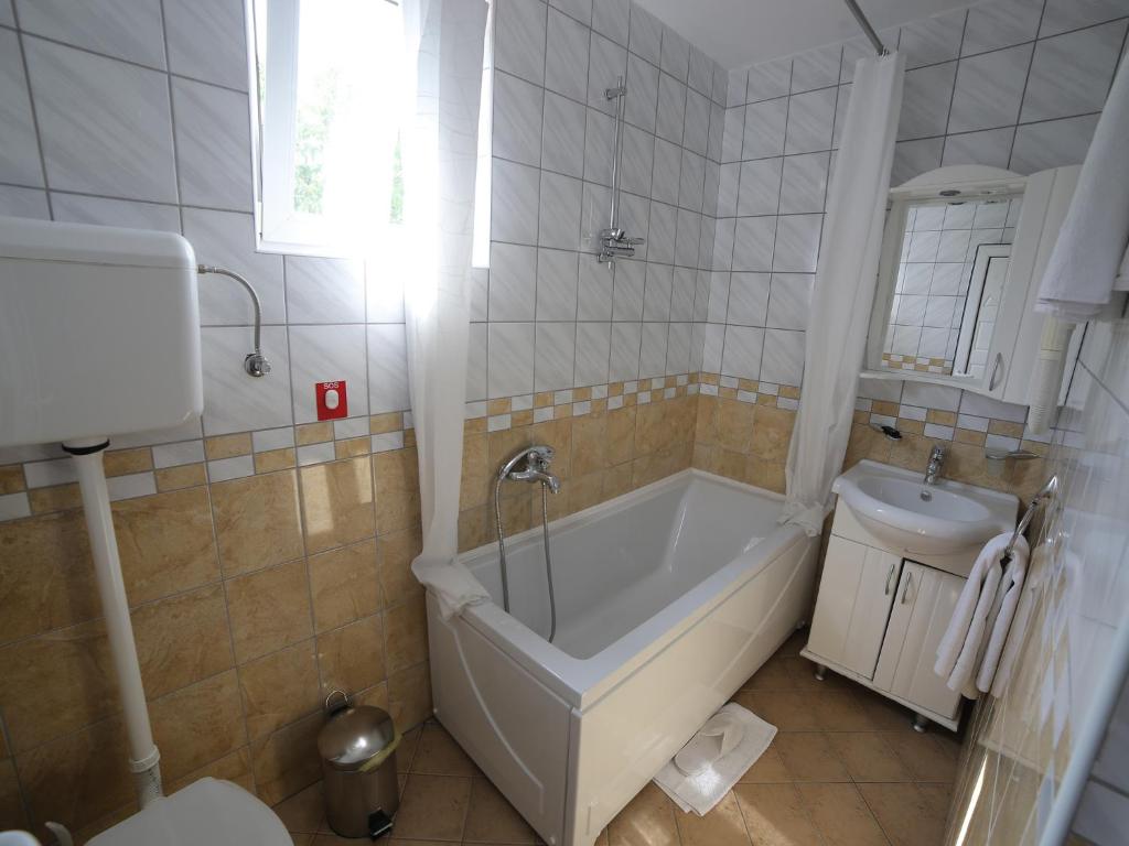 Koupelna v ubytování Hotel Ženeva