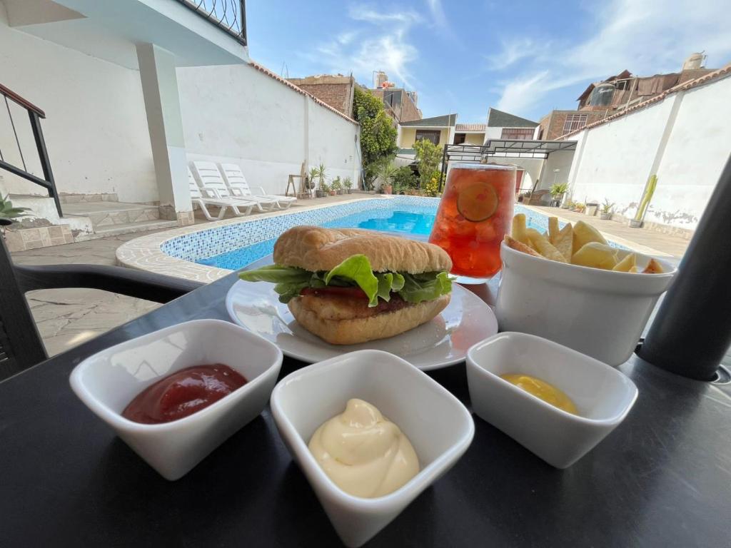 Jídlo v hotelu nebo okolí