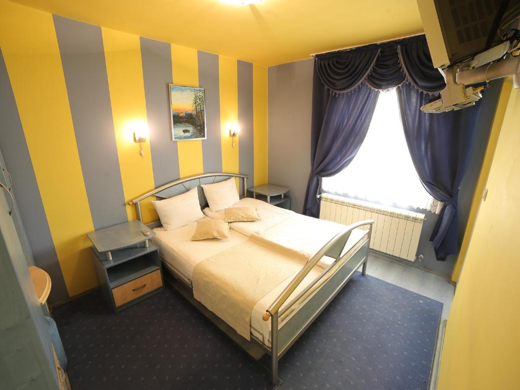 Postel nebo postele na pokoji v ubytování Hotel Ženeva