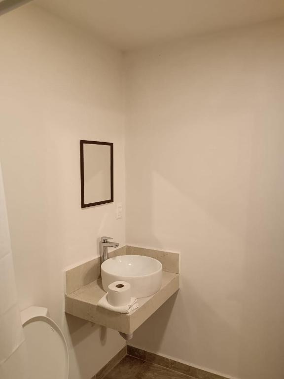 Ένα μπάνιο στο BM Zihua Casa de Huéspedes