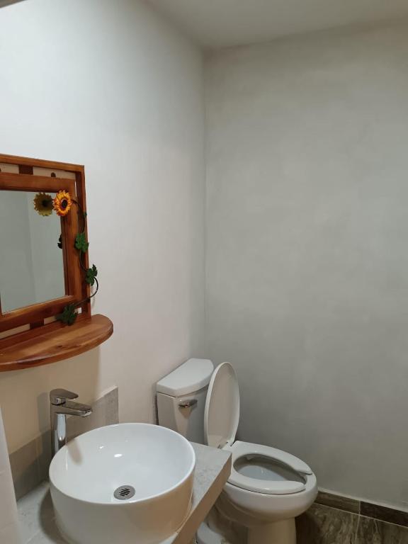 Ένα μπάνιο στο BM Zihua Casa de Huéspedes