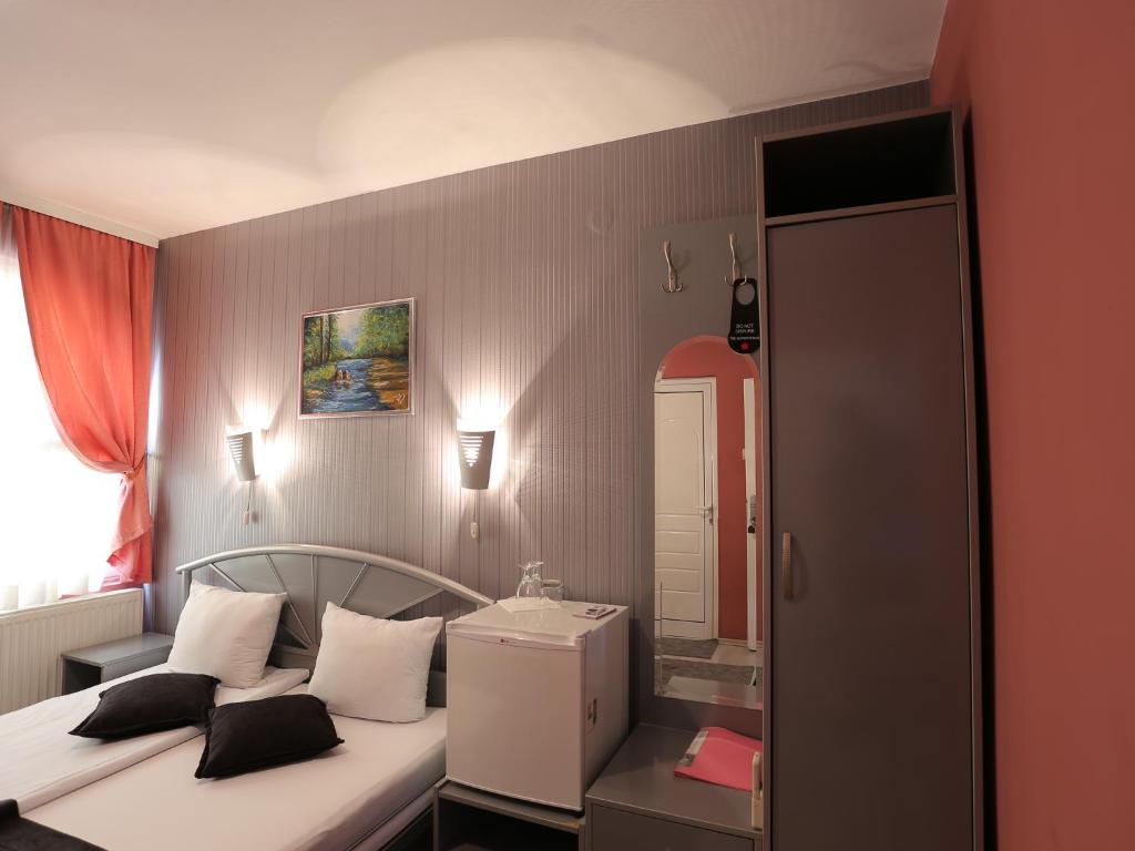 Postel nebo postele na pokoji v ubytování Hotel Ženeva
