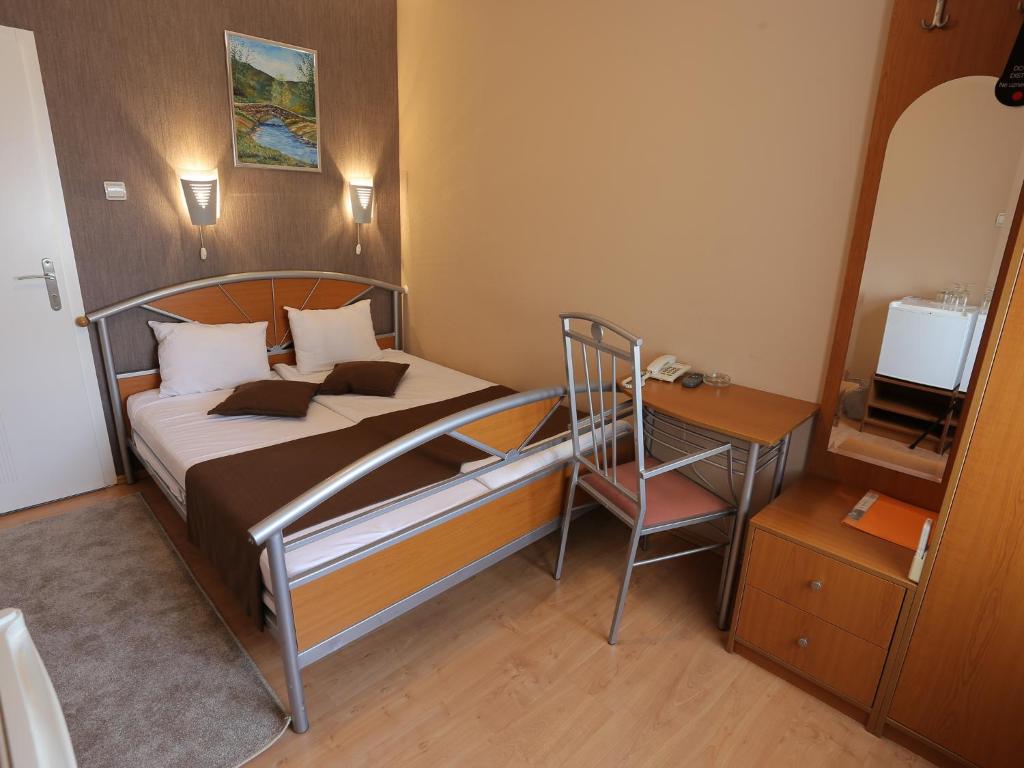 Postel nebo postele na pokoji v ubytování Hotel Ženeva
