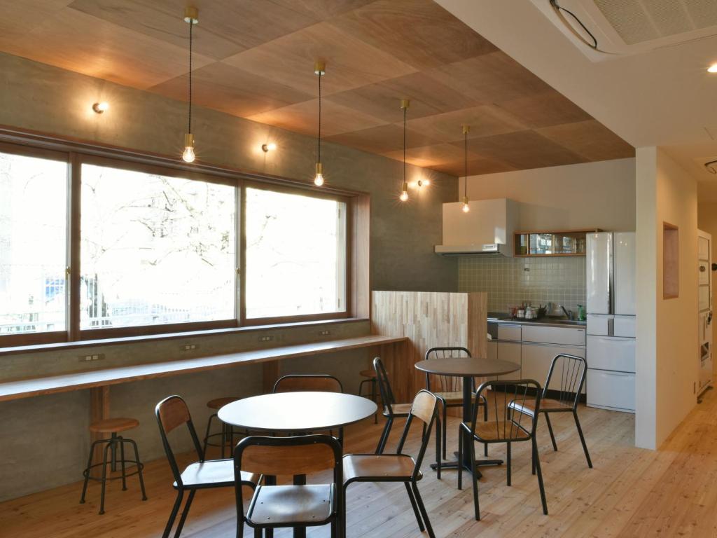 Kuchyň nebo kuchyňský kout v ubytování Hostel Mitsuwaya Osaka