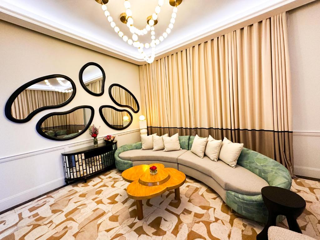 The Nishat Hotel - Housity