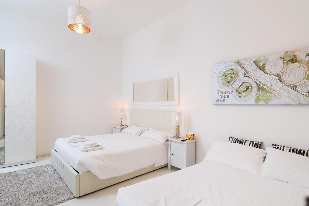 White Ostilia Apartments - One-Bedroom Apartment