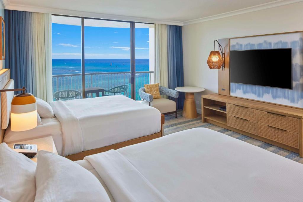 Postel nebo postele na pokoji v ubytování Hilton Hawaiian Village Waikiki Beach Resort
