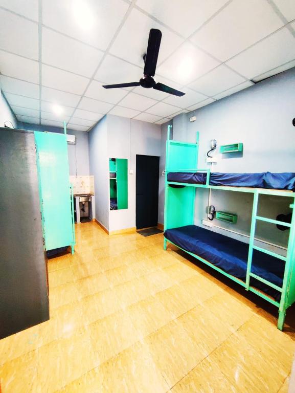 Postel nebo postele na pokoji v ubytování Coastal Hostel