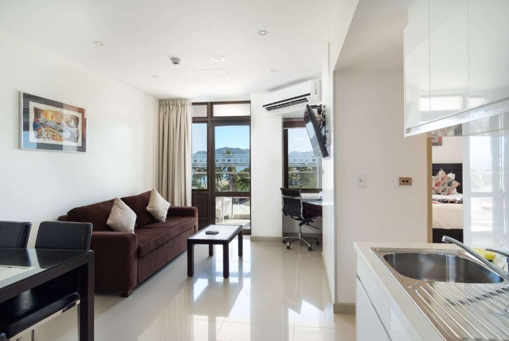 Posezení v ubytování Ramada Suites by Wyndham Wailoaloa Beach Fiji
