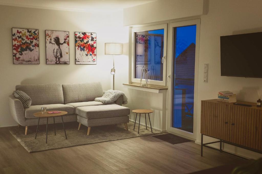 Χώρος καθιστικού στο RheinNest , neue und gemütliche Wohnung