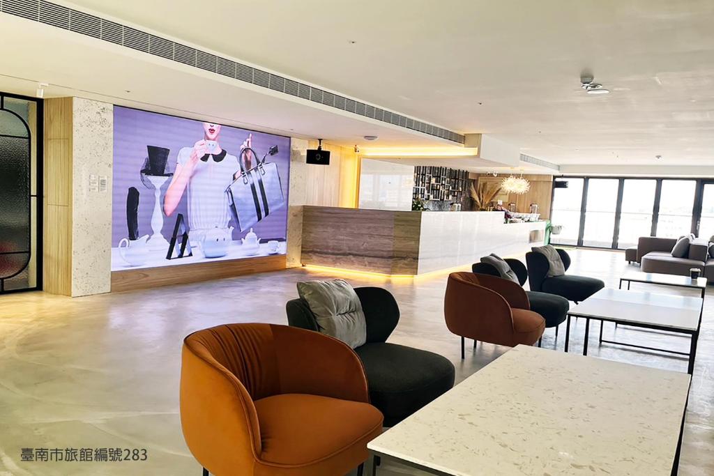 TV a/nebo společenská místnost v ubytování JAI Château Hotels & Hostels