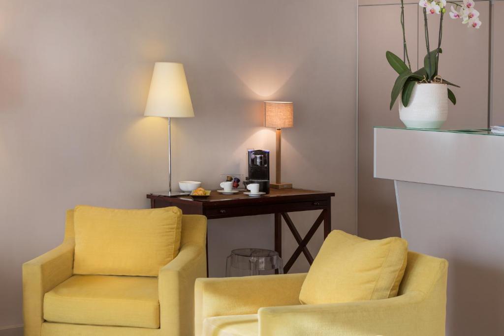 Posezení v ubytování Best Western Rives de Paris La Defense