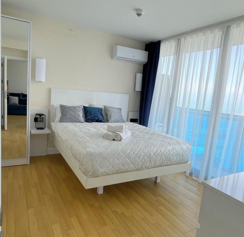 Apartments Black Sea Resort - One-Bedroom Apartment With Balcony And Sea View