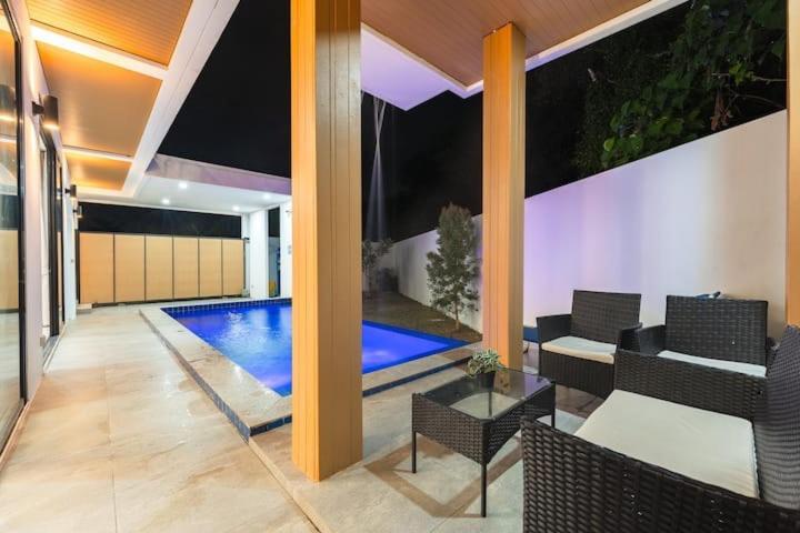 Πισίνα στο ή κοντά στο V149 La bella villa Brand New Fully Luxury